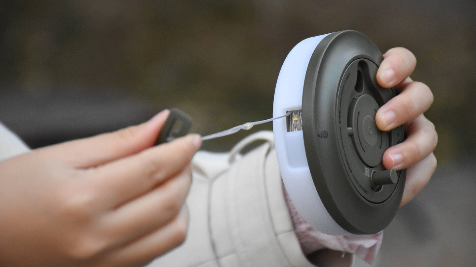 照明氛围二合一露营怎能没有它？瓦力棋牌游戏纳拓星河露营灯：