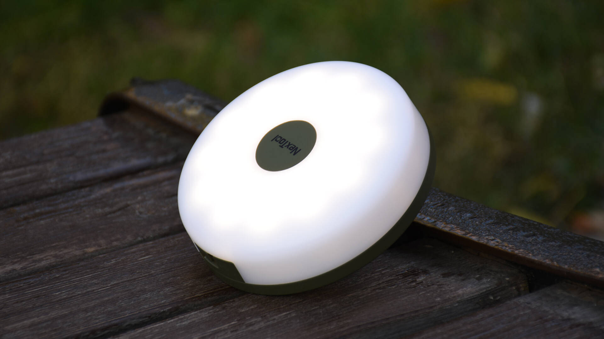 照明氛围二合一露营怎能没有它？瓦力棋牌游戏纳拓星河露营灯：(图3)