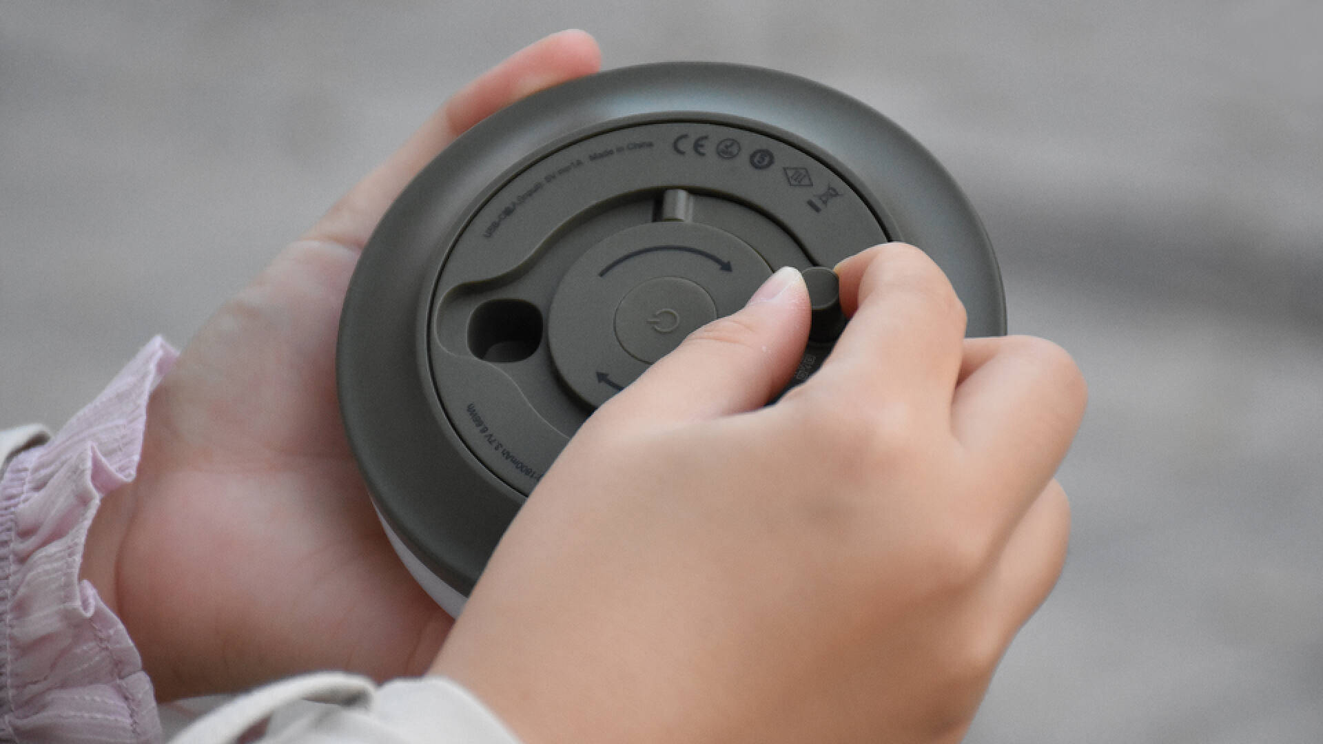 照明氛围二合一露营怎能没有它？瓦力棋牌游戏纳拓星河露营灯：(图10)